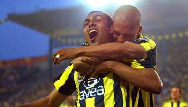                                                                 Mert Nobre  <br><br><br>  2004 ylnda Fenerbahe, Cruzeio'dan Nobre'yi kiraladnda Sar Lacivertli ekibin taraftarlar daha byk bir golcyi istedikleri iin bu transfere burun kvrmlard. Fakat Nobre, gsterdii performans ile alk toplad.                                                         