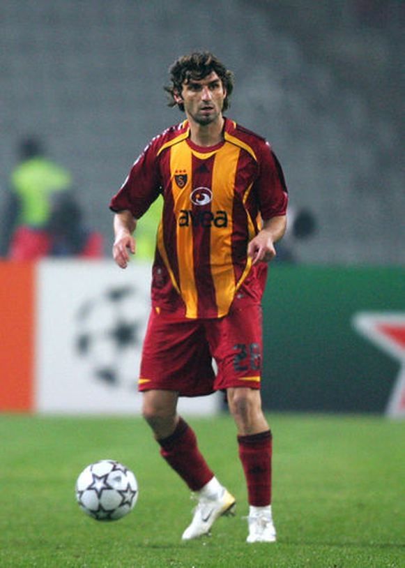                                                                 2008 ylnda Shaktar ile szlemesi sonra eren Tolga, Trkiye'de eitli takmlarda oynamasnn ardndan futbol hayatna son verdi.                                                           