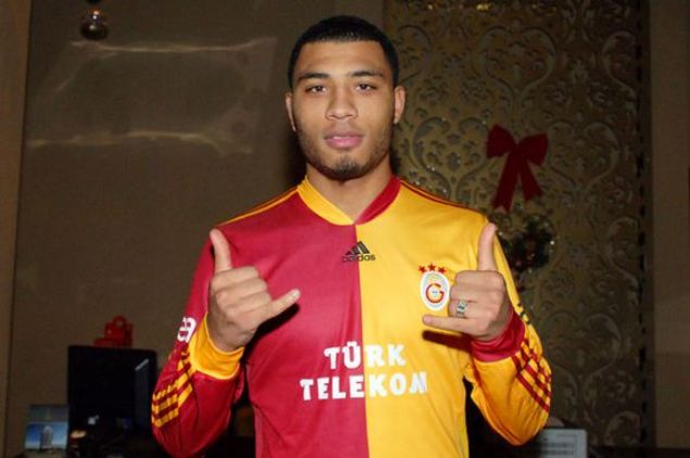                                                                 2010-2011 sezonunun devre arasnda Galatasaray'a transfer olan Kazm, geirdii 1 sezonun ardndan takmdan ayrld.                                                           