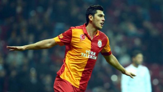                                                                 lk nce Fenerbahe'nin de istedii ve orta sahasnn en nemli isimlerinden biri olan Seluk nan' Galatasaray'a bedelsiz olarak kaptran Trabonspor, nal Aysal'n bakanla getirilmesinin ardndan Fatih Terim'in altrmaya balad Galatasaray'a Ceyhun'u da kaptrd. Mill takma Ceyhun'u ilk aran isim olan Fatih Terim, Johan Elmander ve Seluk nan transferlerinin ardndan bu oyuncunun da kadroya katlmasn istedi. Bu teklifi geri evirmeyen Ceyhun ise 11 Haziran 2011'de Galatasaray ile 3 yllk szleme imzalad.                                                                            