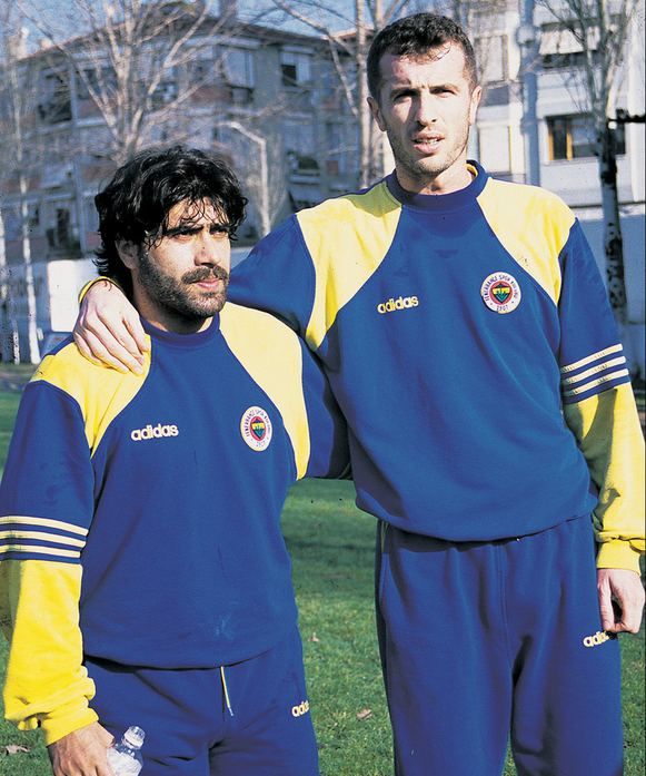                                                                 Saffet Sancakl  <br><br>  1987-1991 yllar arasnda Beikta'n futbolcusu olan Saffet, 1994-1995 sezonunda Galatasaray'da 1996-1998 yllarnda ise Fenerbahe'de oynad.                                                           