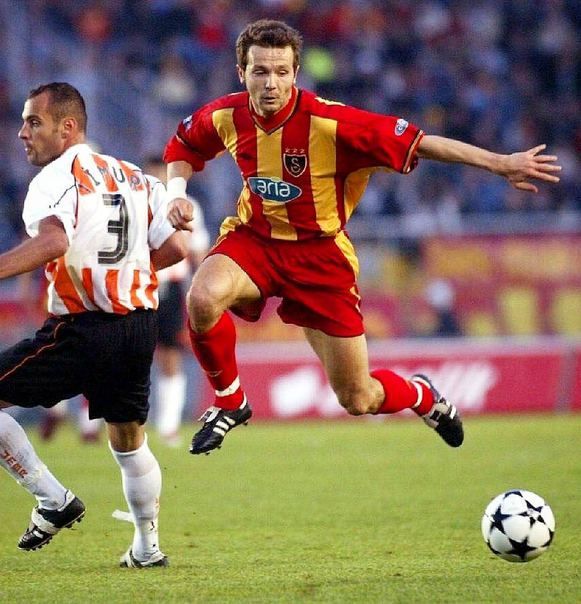                                                                 Bali ok byk bir sz sylerek 'Kefen giyerim Galatasaray formasn giymem' demiti. Fenerbahe'den ayrldktan 2 sene sonra Galatasaray'a transferi gerekleti.                                                           