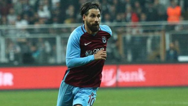                                                                 2016-2017 sezonunun devre arasnda Trabzonspor ile ismi anlmaya balayan futbolcu, Trabzonspor'un tecrbeli teknik direktr Ersun Yanal'n srarla istemesi sonucu grmelere balad. 200 Bin Euro karlnda transfer tamamland. Takma ksa srede uyum salayan Olcay, takmn deiilmez futbolcular arasnda yer ald ve oynad oyun sayesinde takmn gzde futbolcusu oldu.                                                                                
