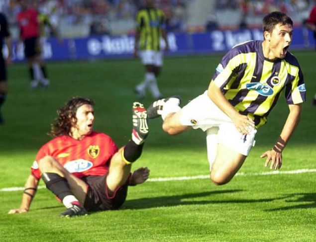                                                                 Ardndan, 'Galatasaray'n alt yapsndan yetitim. Ben Galatasaraylym' szlerini kullanan Fatih Akyel,Galatasaraydan ayrldktan 1 sene sonra Fenerbahe'ye transfer oldu.                                                           