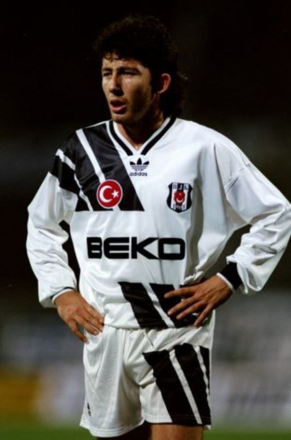                                                                 Sergen Yaln  <br><br>  Beikta'n altyapsndan yetien Sergen Yaln, kimilerine gre Trkiye'ye gelmi gemi en yetenekli futbolcu...                                                           