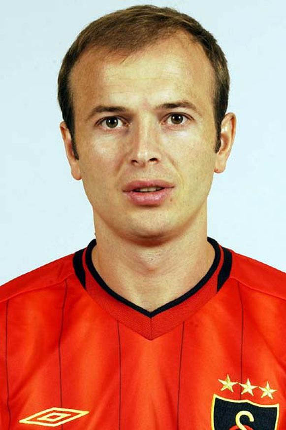                                                                 17 Mart 2003 tarihinde ynetim kurulu tarafndan ikinci kez sresiz olarak kadro d braklmtr. 18 Mart 2003 tarihinde kadro d braklmasnn ardndan takmn 2. kaptanlk grevini Ceyhun Eri'e brakt. 4 sezon Fenerbahe formas giyen Abdullah, dnemin teknik direktr Fatih Terim'in isteiyle Galatasaray'a transfer oldu. 1 sezon sar krmzl ekibin formasn giyen Abdullah, 2004 ylnda stanbulspor'a gitti ve 2006 ylnda futbolu brakt.                                                        