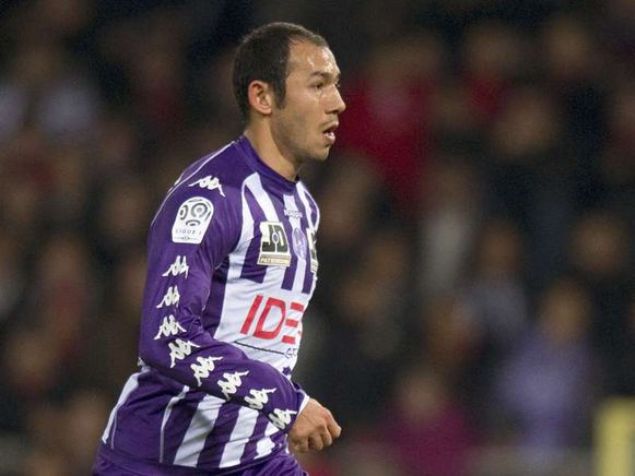                                                                 28 Haziran 2011 tarihinde Fransa'nn Toulouse FC kulbne 3,8 Milyon Euro bonservis karlnda transfer oldu. Temmuz 2011de Girondins de Bordeaux ile oynanan hazrlk manda futbol karakterinin en nemli paras olan ok presin ardndan kaleciden kazand topu rakip filelere gndererek ilk goln att. Umut Bulut, ligdeki ilk manda ise Ajaccio karsna kt.                                                                      