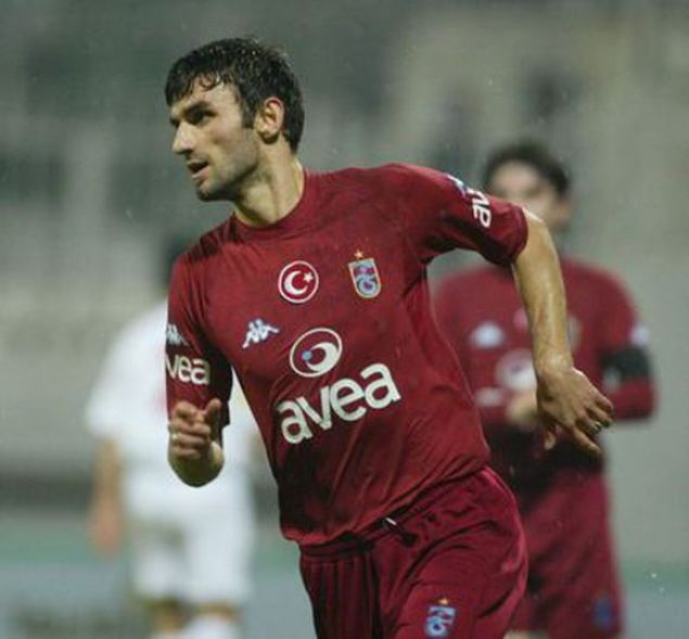                                                                 Shaktar'da oynamakta zorluk eken Tolga, Trkiye'ye kiralk olarak nce Galatasaray'a ardndan Trabzonspor'a geldi.                                                           