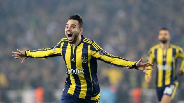                                                                 Bursasporda gsterdii mthi performans sonras Fenerbahenin radarna giren Volkan en, 2 milyon 750 bin euro karlnda sar lacivertli takma transfer oldu. 2 yl forma giydii sar lacivertlilerde inili kl bir performans sergileyen en, karlkl olarak szlemesini fesh etti ve takmdan ayrld.                                                             