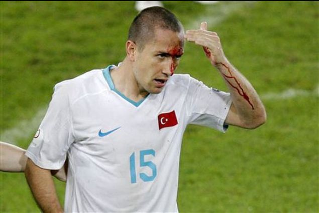                                                                 Emre Ak  <br><br>  20 yanda Balkesirspor'dan Fenerbahe'ye transfer olan Emre, 3 yl Sar Lacivertli formay giydikten sonra stanbulspor'un yolunu tuttu.                                                           