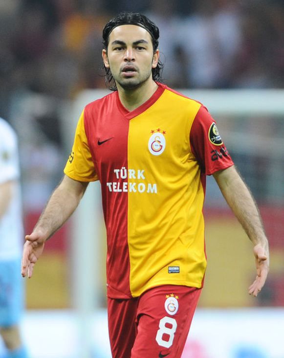                                                                 2011-12 sezonundan itibaren geerli olmak kaydyla Galatasaray ile 5 yllk szleme imzalad.Galatasaray taraftarlar tarafndan da ok sevilen Seluk ilk sezonunda ise kendi kariyer rekorunu krmtr ve Galatasaray'n baarsnda Felipe Melo ile birlikte byk pay sahibi olmutur.                                                                   