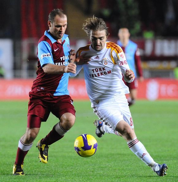                                                                 Caner Erkin  <br><br>  2007 ylnda henz 19 yanda 4 milyon euro bedelle CSKA Moskova'ya giderek bir anda adndan sz ettiren Caner, 2 yl sonra Galatasaray'a kiraland. Galatasaray'da beklentilerina altnda kalan Caner'in antrenmanda Arda Turan ile yumruklamas sonras Galatasaray maceras ksa srd.                                                           