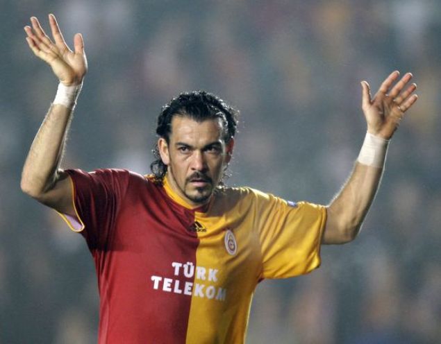                                                                 Oynad gzel futbolla yeniden isminden sz ettiren futbolcu 17 Nisan 2007'de Galatasaray'a transfer oldu. 8 Eyll 2007'de Malta ile oynanan milli mata A Milli Takm'daki ilk goln att. 2007 - 2008 sezonunda Galatasaray ile lig ampiyonluu yaad.                                                           