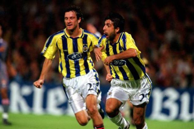                                                                 2001 ylnda devre arasnda Trabzonspor'a gelen Oktay, sezon sonu ise Fenerbahe'ye katlmt.                                                           