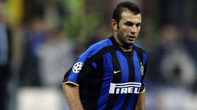                                                                 2000 ylnda kazanlan UEFA Kupas ampiyonluunda takmn en nemli isimleriden birisi olan Okan, 2001 ylnda nter'e transfer oldu.                                                           