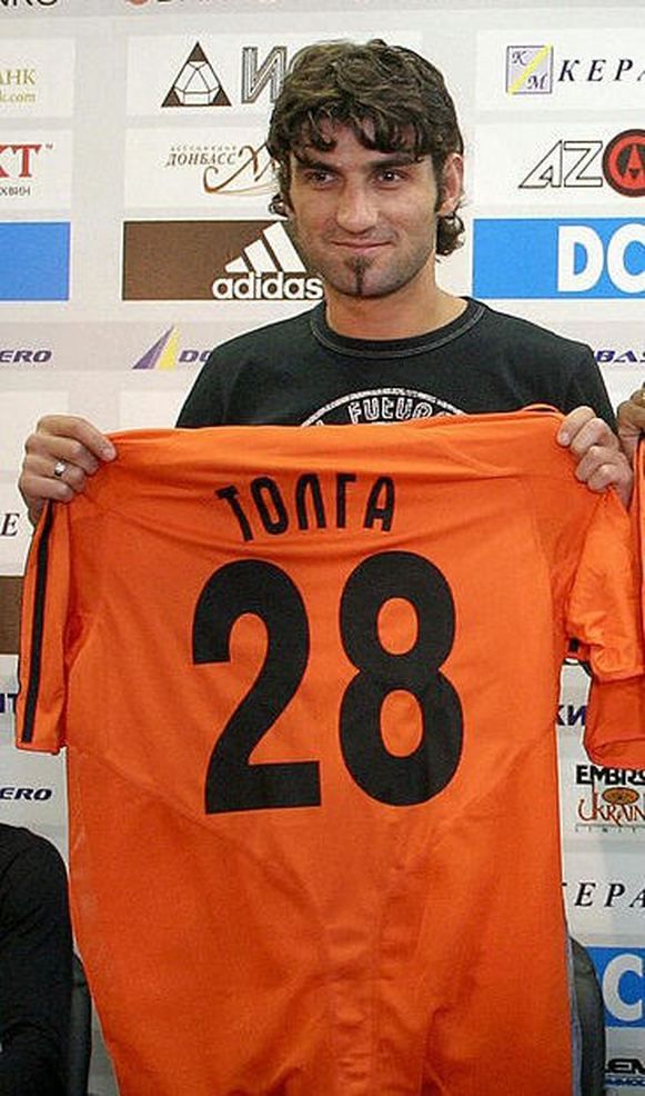                                                                 Tolga Seyhan  <br><br>  2004 ylnda Trabzonspor formasyla kariyer sezonunu geiren Tolga, Lucescu'nun banda olduu Shaktar Donekts'e 3.75 milyon euro'ya transfer oldu.                                                            