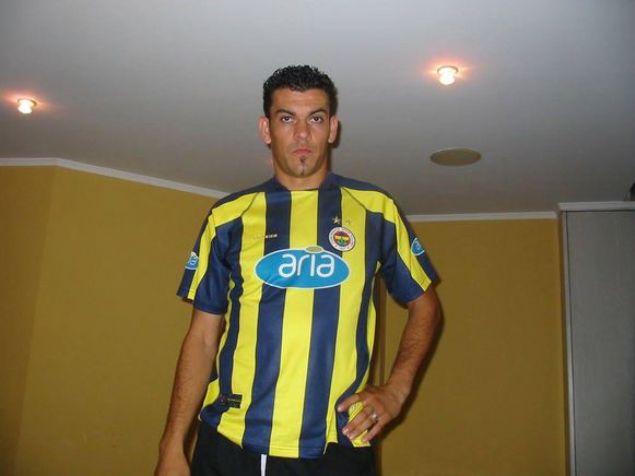                                                                 Servet etin  <br><br>  Denizlispor'da gsterdii performansn ardndan Galatasaray ve Fenerbahe'yi transferde kar karya getiren Servet etin,1 Eyll 2003 Fenerbahe'ye transfer oldu.                                                           