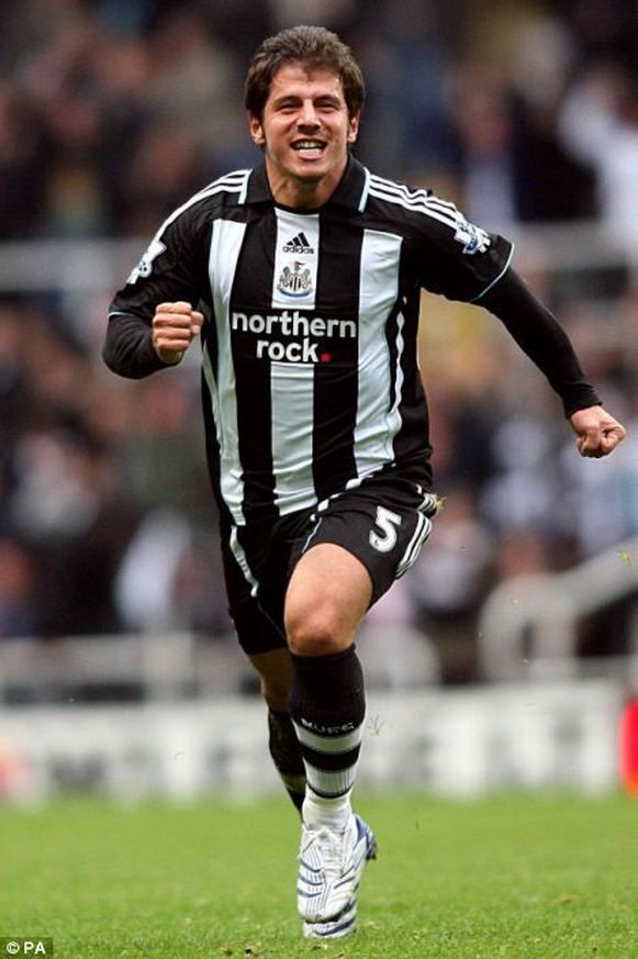                                                                 4 yl nter formas giyen Emre, 2005 ylnda ada ekibi Newcastle'a gitti.                                                           
