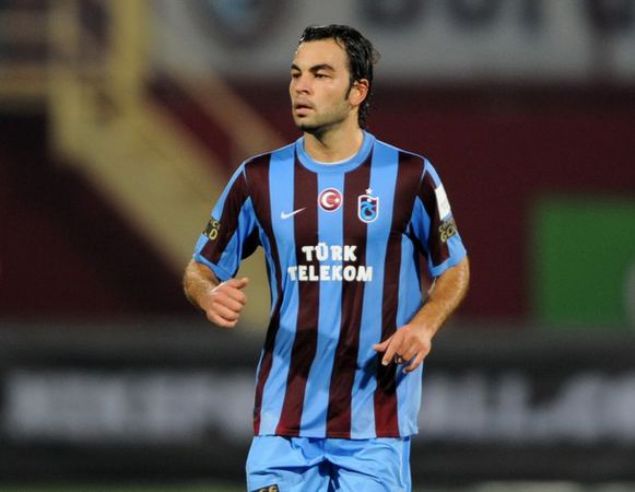                                                                 Seluk nan  <br><br>  Manisaspor'da Caner Erkin, Arda Turan, Zelenka ve Hakan Balta gibi oyuncularnn bulunduu kadroda orta sahann ykn eken isim olan Seluk, Manisaspor'un kmeye dmesinin ardndan 31 Mays 2008 tarihinde 2.000.000  bonservis bedeli ile eski teknik direktr Ersun Yanal'n banda olduu Trabzonspor'la 3 yllk szleme imzalad.                                                                                 