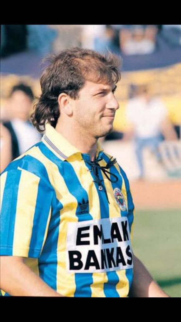                                                                 Galatasaraydan olayl bir ekilde Fenerbaheye transfer olan olak 1991-1993 yllarnda da Fenerbahe formas giydi. Tanju, Futbolu braktktan sonra 'Her zaman Galatasaraylydm' diye szleriyle vurgulamt.                                                            