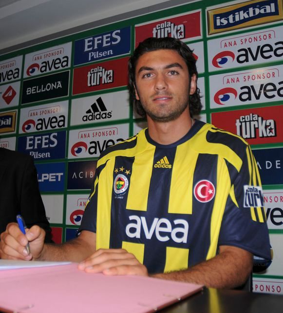                                                                 Manisaspor'da gsterdii performans Burak'a bu sefer Fenerbahe'nin kaplarn at. Fakat Burak iin yine bir deiim vaktiydi. nce Eskiehirspor'a kiralanan Burak, ardndan Gkhan nal ile takas olarak kariyerinin en verimli yllarn geirecei Trabzonspor'a imza att.                                                           