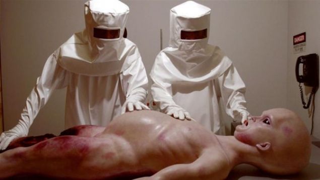                                                                 Bu iki grubu dnyallara yaknlk gsteren ve dmanlk gsterenler olarak ayrmtr. Body Bushman uzayllarn uzun parmaklara ve perdeli ayaklara sahip olduklarn ayrca Quintumnia adl bir gezegenden dnyaya geldiklerini iddia etmitir.                                                        