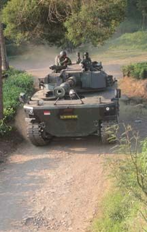                                                                 Gzler sipari haberinde  <br><br>  FNSS Genel Mdr Nail Kurt, AA muhabirine, FNSS'nin bilgi birikimi, mhendislik yetenekleriyle mterilerinin ihtiyalarn yakndan takip ederek yeni nesil aralar gelitirdiini syledi.                                                           