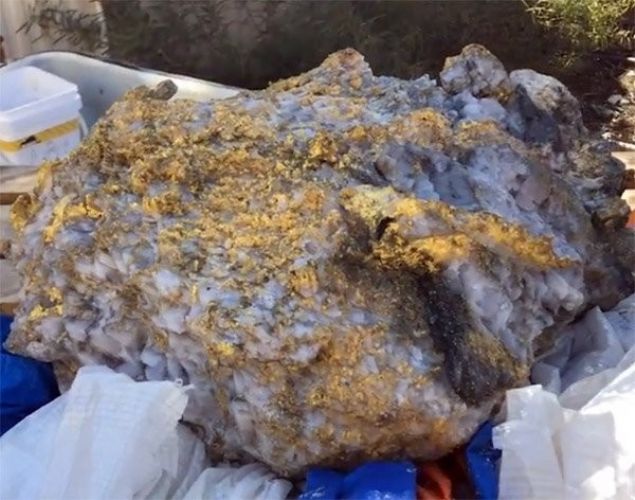                                                                 Kayalar�n a��k art�rmayla sat�lmas� bekleniyor.                                                       