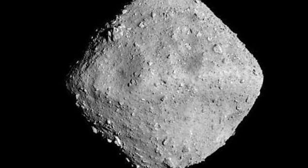 Japon Uzay Araştırma Ajansı (JAXA), 'Gezginci 1A' ve 'Gezginci 1B'nin, Ryugu asteroidinin (Kozmik Elmas) yüzeyine başarılı bir şekilde indiğini açıkladı.  