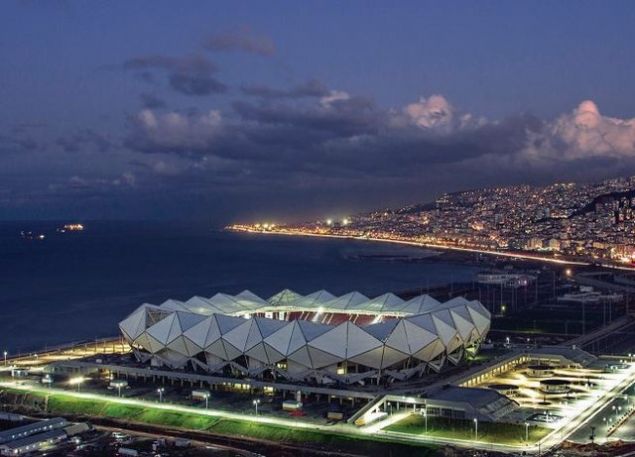                                                                 TRABZON  <br><br>  Karadeniz Blgesi'ndeki tek aday ehir Trabzon, Trk futbolunun kkl kulplerinden Trabzonspor ile futbol cokusunu yllardr yayor. Al 2016'da yaplan Medical Park Stad 43 bin 223 seyirci kapasitesine sahip.                                                         