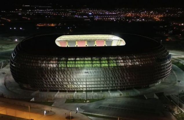                                                                 GAZANTEP  <br><br>  Dünyann en eski kesintisiz yerleşim alanlarndan biri olan Gaziantep de Avrupa Futbol ampiyonas iin hazr durumda. Zengin mutfa ve tarihi ile futbolseverleri bekleyen Gaziantep, geen yl UEFA standartlarndaki modern stadna kavutu. Seyirci kapasitesi 35 bin 219 olan Gaziantep Stad, 54 locay da bnyesinde bulunduruyor.                                                         