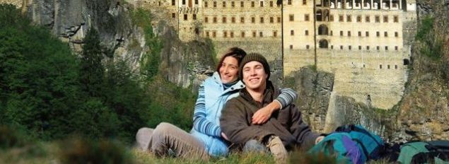                                                                 sve ve Norve hkmetlerinin organizasyona finansal destek salamayacaklarn lke futbol federasyonlarna bildirmesinin ardndan sve-Norve ortakl adaylktan ekildiini aklad.                                                         