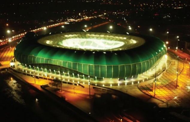                                                                 BURSA   <br><br>  Sper Lig'de ampiyonluk yaam takmlardan biri olan Bursaspor'un malarna ev sahiplii yapan Bursa Bykehir Belediye Stad, 'Timsah' eklindeki yeil ats ile dikkati ekiyor. Bursa Bykehir Belediye Stad'nn seyirci kapasitesi 43 bin 761.                                                         