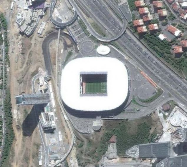                                                                 EURO 2020'YE ADAY OLUNDU, SONRA VAZGELD  <br><br>  Trkiye, UEFA 2020 Avrupa ampiyonas'na (EURO 2020) da aday oldu. TFF, daha sonra deitirilen formatla Avrupa'nn 13 ehrinin ev sahipliinde yaplacak EURO 2020 iin aday olmama karar alnd, EURO 2024 iin adaylk almas balatldn aklanmt.                                                         