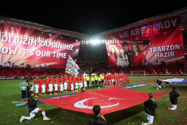                                                                 EURO 2024 iin Atatrk Olimpiyat Stad ve Trk Telekom Stad (stanbul), Bursa Bykehir Belediye Stad (Bursa), Antalya Stad (Antalya), Yeni Eskiehir Stad (Eskiehir), Gaziantep Stad (Gaziantep), Konya Bykehir Belediye Stad (Konya), Medical Park (Trabzon), Yeni Kocaeli Stad (Kocaeli), Ankara Stad (Ankara) UEFA'ya gnderilen dosyada yer ald.                                                         
