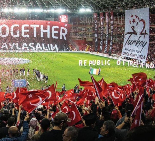                                                                 Trkiye-Yunanistan adaylnn yan sra Avusturya-svire, Bosna Hersek-Hrvatistan, Danimarka-Finlandiya-Norve-sve ve skoya-rlanda ortak bavuru yaparken, Macaristan ve Rusya ise tek balarna aday oldu.                                                          