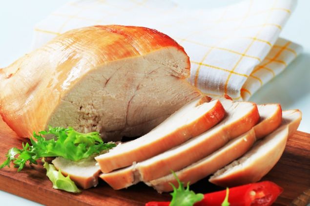                                                                     HND ET  <BR><BR>  Triptofan ve protein bakmndan zengin olan hindi eti, krmz ve tavuk etine oranla zayflamay destekler. Triptofan maddesi beyindeki serotonin maddesinin salnmn artrarak daha din olmanz salar. Uzmanlar bu etin haftada bir tketilmesi gerektiini vurguluyor.                                                          