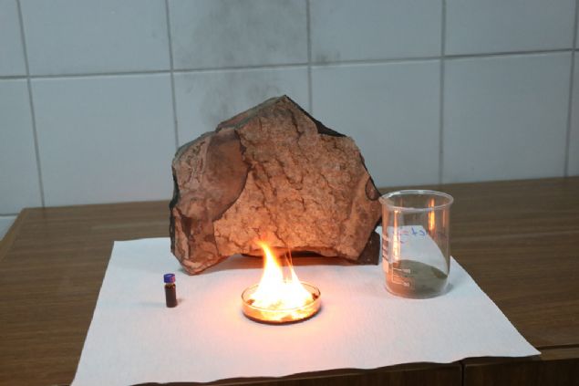                                                                 Prof. Dr. Mehmet ener, AA muhabirine yapt aklamada, niversitede biyoloji, nanoteknoloji ve biyonanoteknoloji alannda alan akademisyenlerin organik kil yardmyla yerli ve milli kanser ilac yaplabileceini belirttiklerini syledi.                                                           