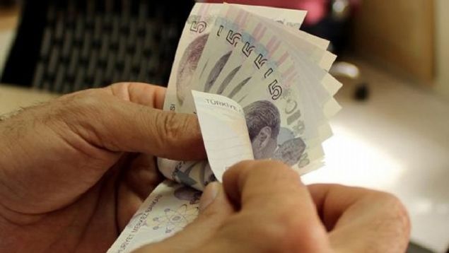                                                                 Memurlar emekli olduunda baz haklarn kaybediyor. Bunlarn en nemlisi de e ve ocuk (aile) yardmyd. Biz en bandan, emekliler einden, ocuundan m ayrlyor ki aile yardm kesiliyor diye yola kmtk.                                                         