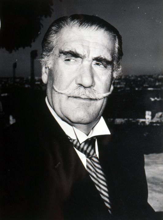 Yeilam'n emektar oyuncusu Hulusi Kentmen, aramzdan ayrlnn 25'inci ylnda saygyla anlyor. Canlandrd karakterlerle birok kiinin sevgisini kazanan usta oyuncu yaklak 500'e yakn filmde rol ald.  