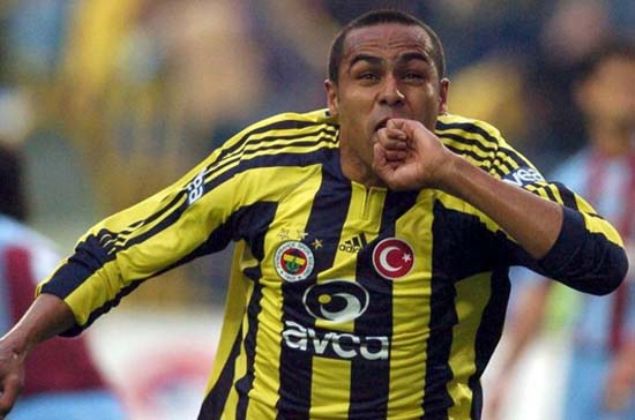                                                                 Rize ile yaplan tekrar manda ilk kez sar-lacivertli formay giyen Nobre, 2 golle Sper Lig'e 'Merhaba'  dedi. Beikta'n olayl Samsunspor mayla ke getii sezonda Fenerbahe, mutlu sona ulat. Nobre yarm sezonda 12 gol atarak ampiyonlua giden yolda barol oyuncularndan birisi oldu.                                                          