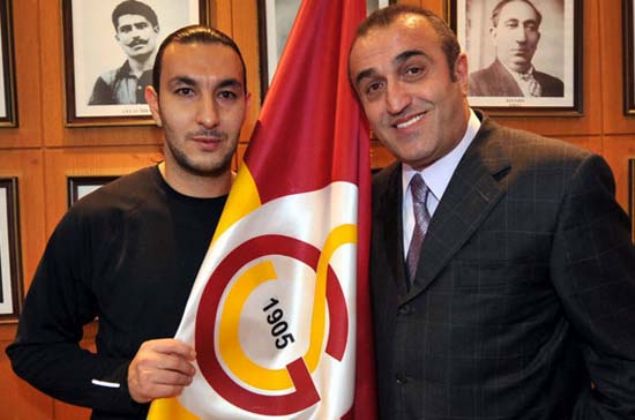                                                                 Kanarya'nn 10 milyon Euro'luk golcs bekleneni verdi vermesine ama ikinci yarnn asl bombas Necati Ate oldu. Cimbom, Antalyasporlu Necati'yi 250 bin Euro karlnda devre arasnda transfer etti. Tecrbeli golc, ligde 10 mata 6 gol, Sper Final'de 5 mata 2 gol att. Galatasaray, ampiyonluu elde ederken zaferin mimarlarndan birisi oldu.                                                          