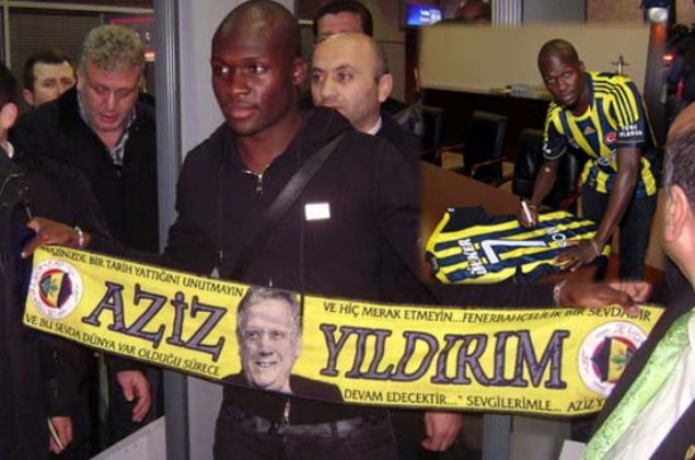                                                                 NECAT-SOW DELLOSU<br><br>  3 Temmuz'da ike davasyla sarslan Fenerbahe, 2011/2012 sezonuna birok nemli futbolcusunu kaybederek girdi. Bienvenu'den randman alamayan Kanarya, i adamlarnn desteiyle Lille'in golcs Moussa Sow'u 10 milyon Euro'ya kadrosuna katt. Gol kral unvanyla gelen Senegalli, ligde 10 mata 6 gol, Sper Final'de ise 2 mata 1 gol att.                                                          