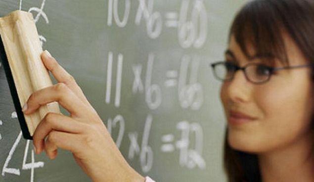                                                                 ��retmen dezavantajl� b�lgelerde 6 y�l g�rev yapmas� durumunda avantajl� b�lgelerde �al��an ��retmenden daha k�demli olacak.                                                         