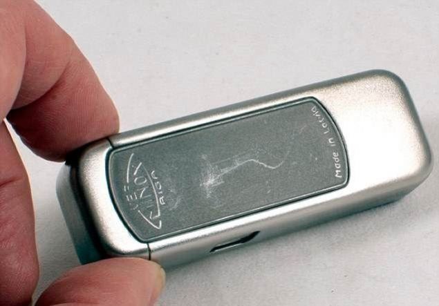  �n�m�zdeki ay Dudley'de yap�lacak a��k art�rma ile sat�lacak �r�nler olduk�a ilgin�. Listede sigara kutusu g�r�n�ml� kamera da yer al�yor.    