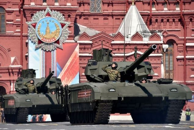 Rusya T-14 Armata 'Super Tank' ile NATO standartlar�na ula�t�. 3 m�rettebata ev sahipli�i yapan tank�n topu tam otomatik �zelli�e sahip.     