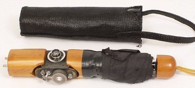  SOVYET CASUSLARININ 'OYUNCAKLARI' G�R�C�YE �IKTI    So�uk sava� d�neminde 'Bat�' ile onlarca y�l s�ren bir rekabete giren Sovyetler Birli�i (SSCB) bu y�llarda istihbarat te�kilat� KGB i�in ciddi bir b�t�e ay�r�yordu.    