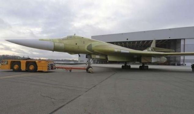 ��TE RUSYA'NIN STRATEJ�K S�LAHLARI    Tu-160M ve Tu-95MC stratejik f�ze u�aklar�n�n modernizasyonu ve Tu-160M'in yeniden �retime ba�lamas�n�n �lkenin stratejik n�kleer kuvvetlerinin hava kolunu g��lendirece�i kaydedildi.    Rusya Savunma Bakan Yard�mc�s� Aleksey Krivoru�ko ge�ti�imiz temmuz ay�nda yapt��� a��klamada, yeni stratejik bombard�man u�a��n�n 'steals' teknolojileri kullan�larak geli�tirilece�ini a��klam��t�.    U�a��n aral�ks�z 30 saat u�abilece�i belirtiliyor.   