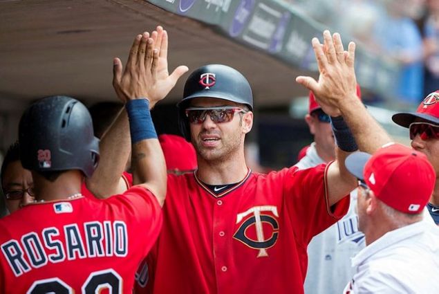                                                                 Joe Mauer - 23.5 milyon Dolar  <br><br>  Beyzbol, Minnesota Twins                                                        
