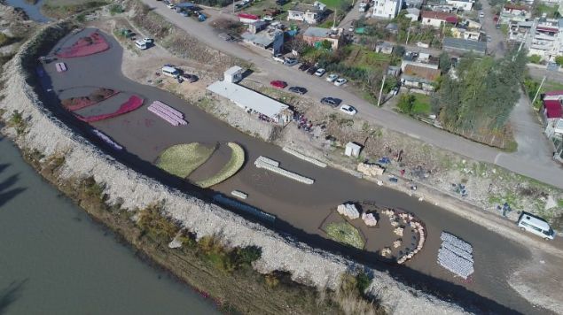   Daha sonra turp ykl kamyonlar stanbul, Ankara, zmir, Bursa gibi byk ehirlere yola kyor.    
